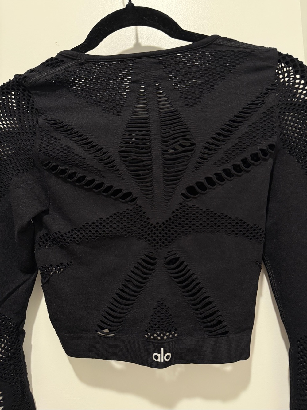 ALO Yoga Black Long-Sleeve Laser-Cut Crop Top - Picture 3 of 8